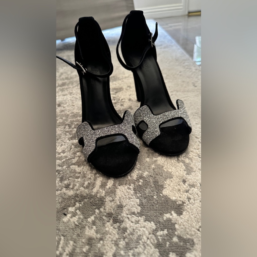 Hermes heels never worn. Brand new. - Picture 5 of 7